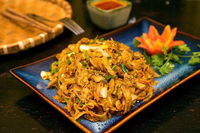 Colombo Tuk Tuk Adventure Explore Food & Culture - Cinnamon Gardens Park Stop: A Quick Reset From the Streets