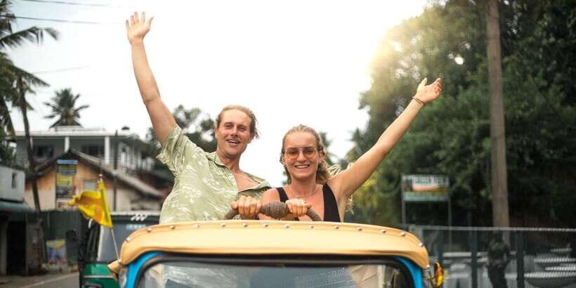 Colombo: Tuk Tuk City Highlights Tour with Lunch - Tea, Coffee, and the Spice Shop: Flavor as a Road Map