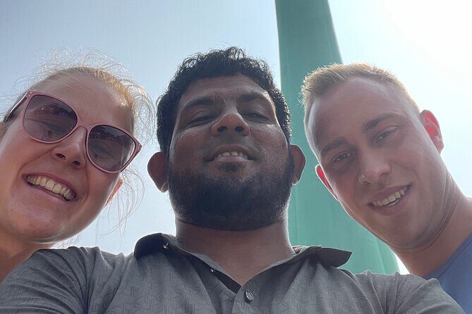 Colombo Tuk Tuk City Tour - Beira Lake and Gangaramaya: temples by water and street life