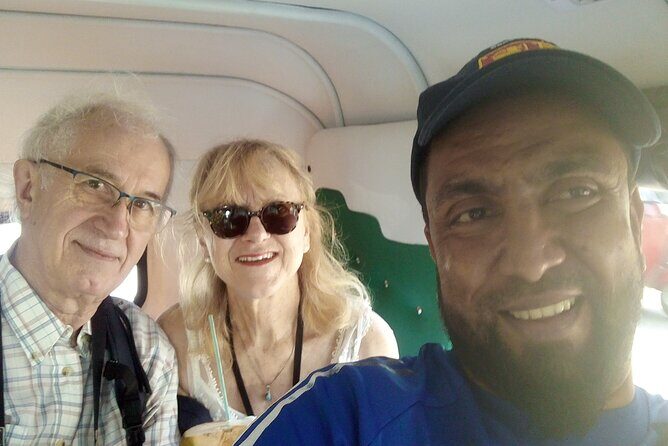 Colombo Tuk Tuk city tour with friendly Tuk driver(All inclusive) - Viharamahadevi Park and Old Town Hall: a calm break in Cinnamon Gardens