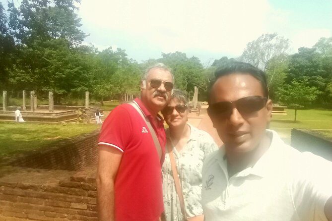 Day tour sigiriya to anuradhapura - Jaya Sri Maha Bodhi: A Sacred Tree You Can Actually Stand Near