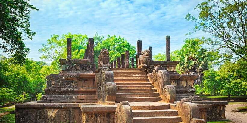 Day Trip to the Ancient Capital of Polonnaruwa From Colombo - Thuparama: adding context beyond the showpieces