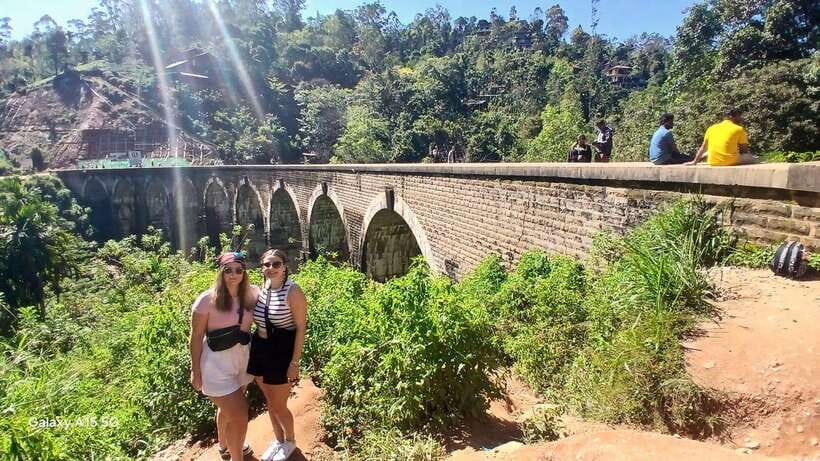 Ella: 9 Arches Bridge, Little Adam's Peak, Tea Factory - Nine Arches Bridge: trains, photos, and stone engineering