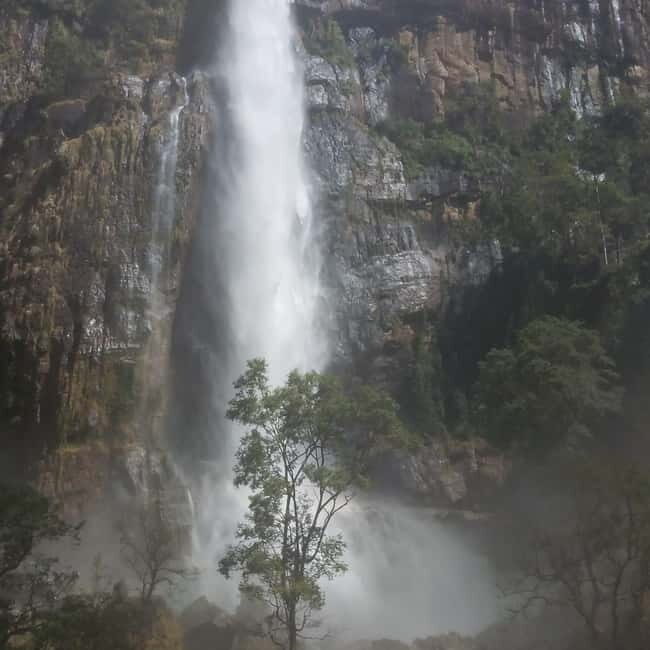 Ella: All-Inclusive Diyaluma and Ravana Waterfalls Day Tour - Upper Diyaluma Falls: panoramic top views and the swimming section