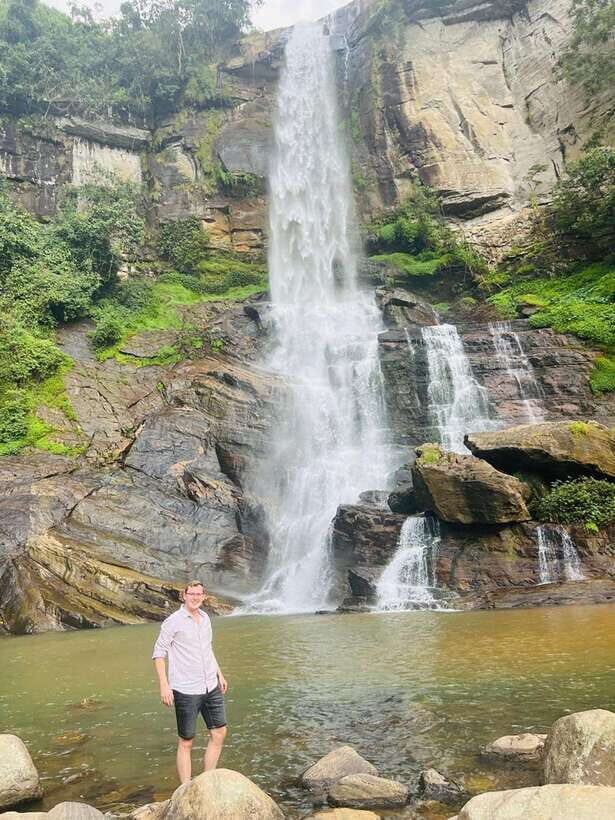 Ella Day Tour from Kandy with tea factory - Ramboda Falls and Bhatha Hanuman Temple: water, then calm