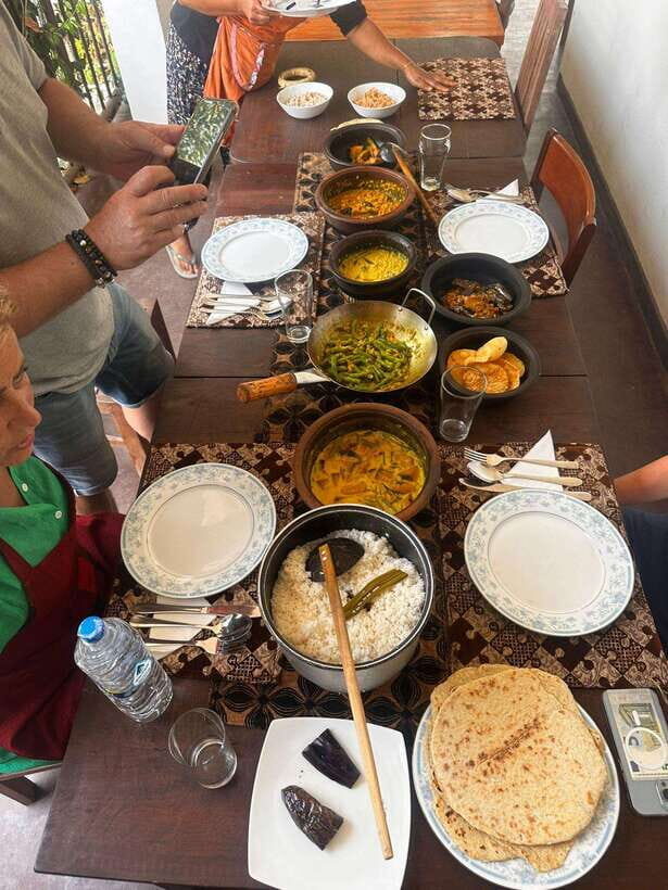 Ella: Sri Lankan Authentic Cooking expirience - Entering a traditional Sri Lankan home with Ruwini