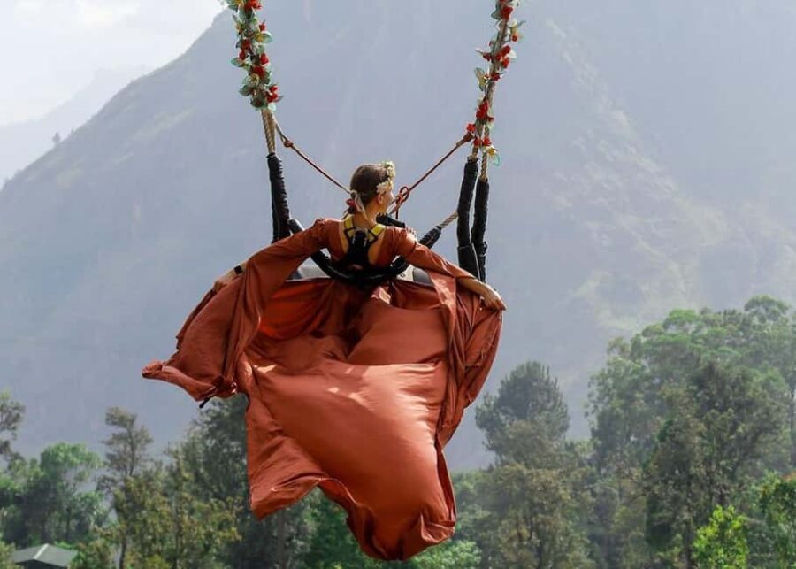 ⁠Ella Swing - Dress rules and the on-site outfit/photo choices