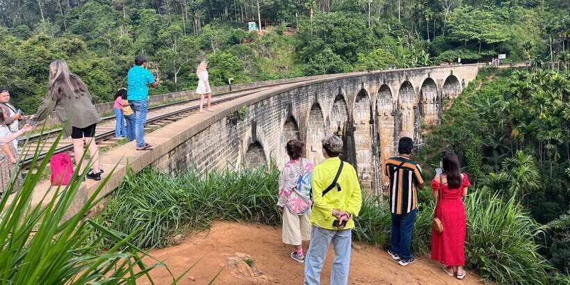 Ella: Tea Factory, Train, and Nine Arch Day Tour with Pickup - The Train Segment: 25 Minutes of Big Views