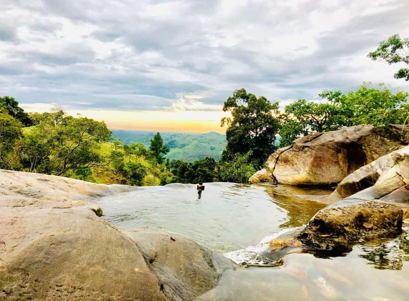 Ella: Tuk Tuk Tour to Diyaluma and Secret Waterfalls - Ravana Falls: the most massive Ella waterfall stop