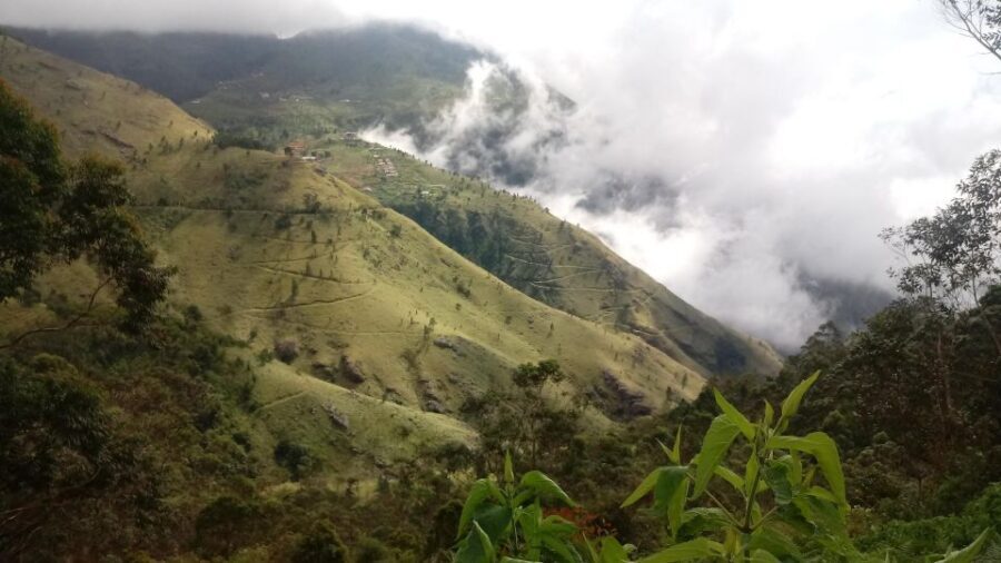 Ella: Waterfall hunting Hike to Bambarakanda and Lanka Falls - Lunch with panoramic views: the end-of-day payoff