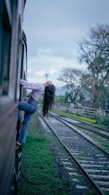 Ella: Waterfall hunting Hike to Bambarakanda and Lanka Falls - Train ride option: why Devil’s Staircase changes the whole feel