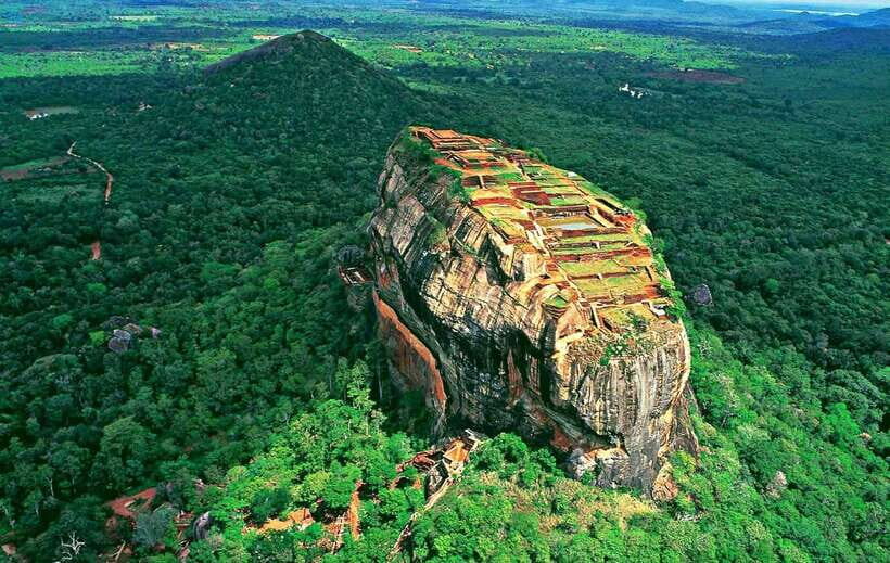 Exclusive: Sigiriya Fortress & Polonnaruwa Guided Tour - How the day fits together: 10 hours with pickup and drop-off