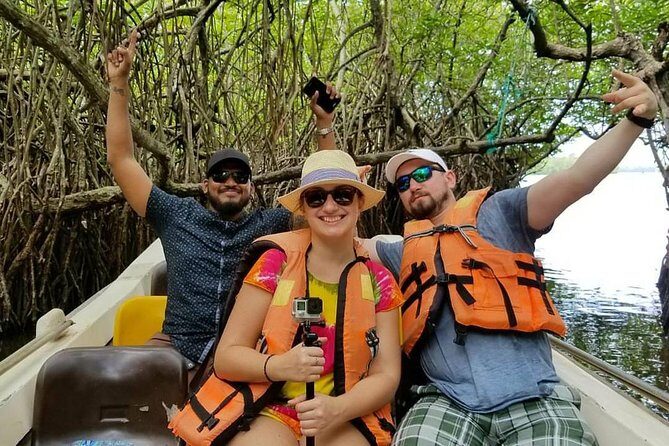 Exclusive: Southern Sri Lanka Sightseeing Private Day Trip - Lunch at Gangabada Asiriya Restaurant: Local Food, With Timing in Mind