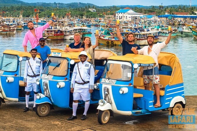 Explore Colombo City Highlights in a Private Tuk Tuk - Gangaramaya on the lake and Viharamahadevi Park for a breather