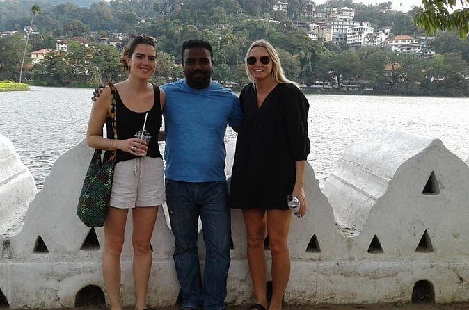 Explore Kandy Full Day Tuk Tuk City Tour - Kandy View Point: the easy payoff for ending near the light