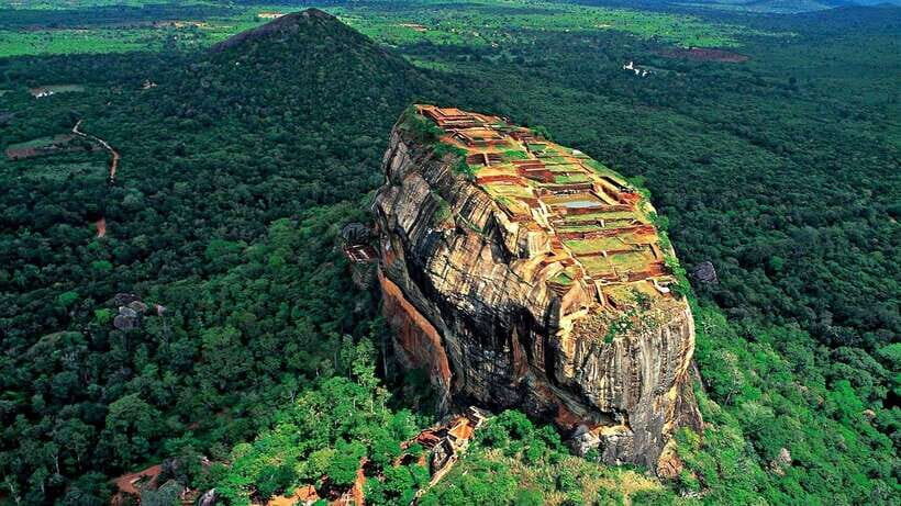 From Colombo: All Inclusive Sigiriya, Dambulla &Village Tour - The village lunch: carts, cooking, and a calmer pace
