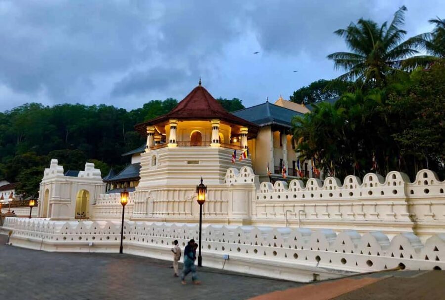 From Colombo: Kandy Temple of Tooth & Elephant Orphanage - Peradeniya Gardens: A Slow Start Before the Big Sights
