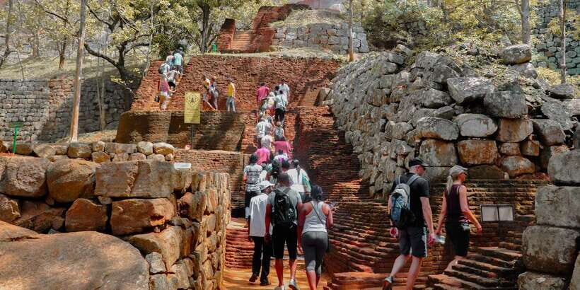 From Colombo: Sigiriya and Dambulla Full-Day Private Tour - The big reality check: 15 hours, road time, and traffic
