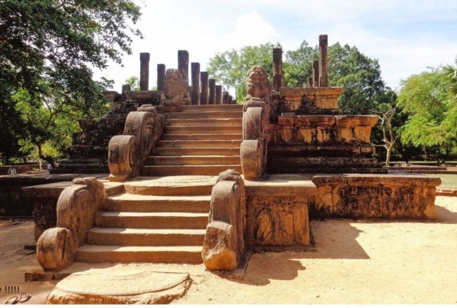 From Dambulla/ Sigiriya: Ancient City of Polonnaruwa by Bike - Lankathilaka stupa, Vatadage, Rankoth Vehera, and Parakramabahu Statue