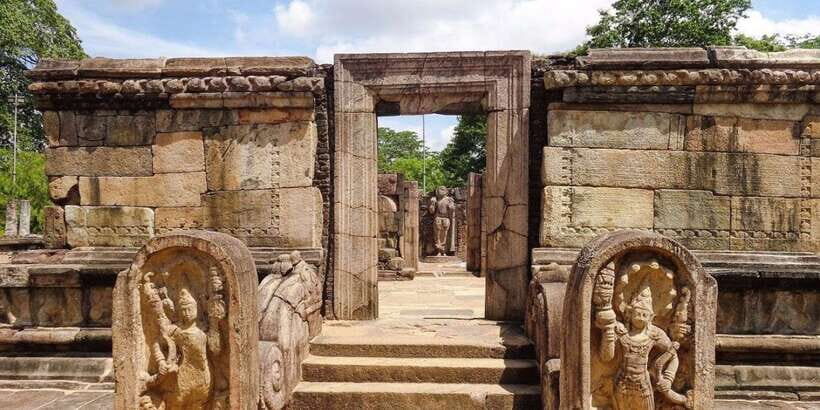 From Dambulla/ Sigiriya: Ancient City of Polonnaruwa by Bike - Bike condition and water: the two things to verify early