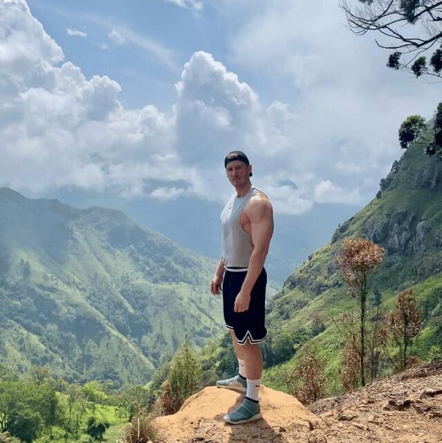 From Ella : Sun rise Hike to Ella Rock - What the stops feel like on the ground