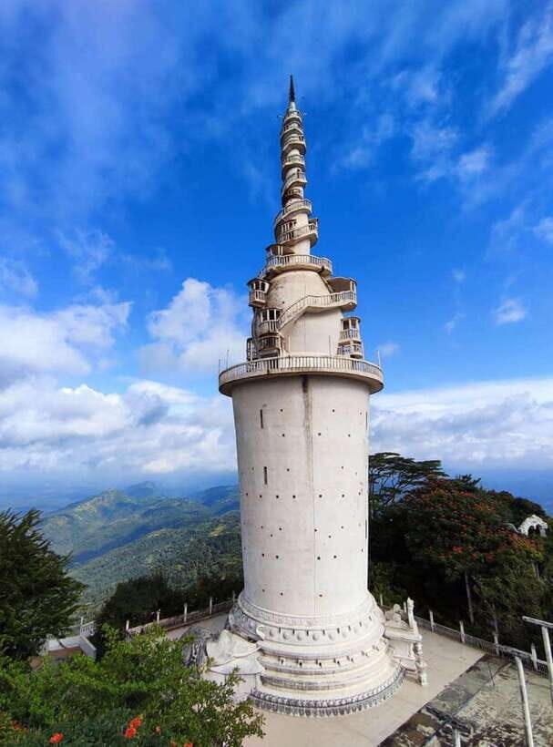 From Kandy: Ambuluwawa Full-Day Tour with Local Guide - About the guide and why the small group matters