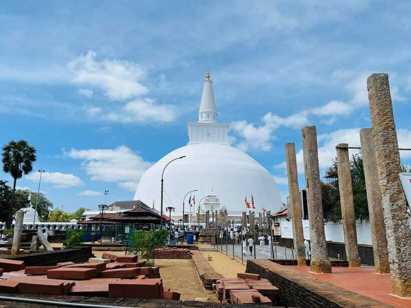 From Kandy: Anuradhapura Day Trip with Lunch - Kandy to Anuradhapura: the long scenic start that sets the pace