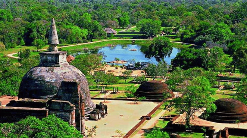 From Kandy: Anuradhapura Day Trip with Lunch - Ruwanwelisaya Stupa: scale, calm, and royal ambition
