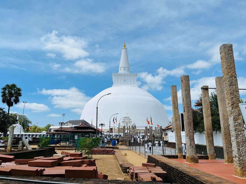 From Kandy: Anuradhapura Day Trip with Lunch - Sri Maha Bodhi Tree: the holiest stop on the route