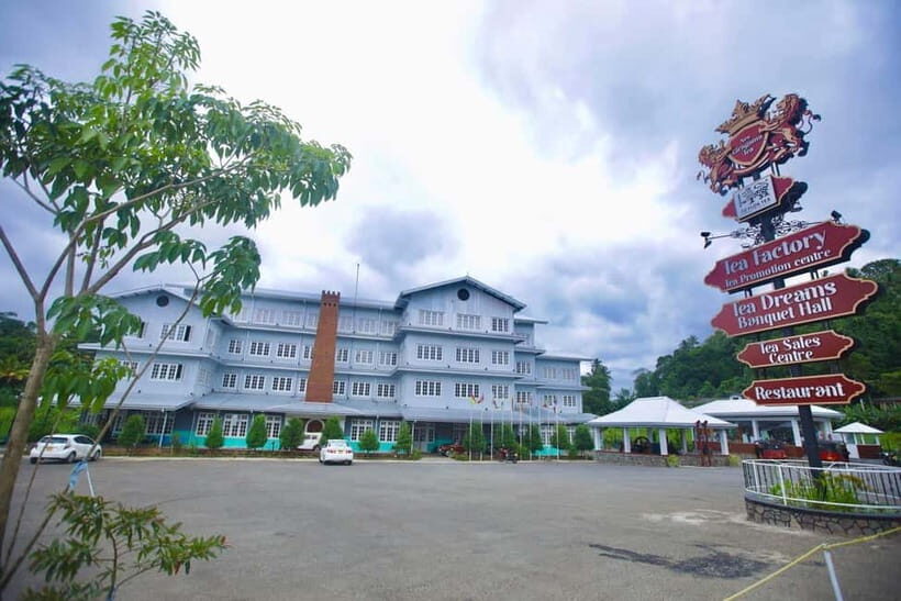 From Kandy: Nuwara Eliya Tour via Ambuluwawa [Private Tour] - Nuwara Eliya in one day: parks, lake area, and the Little England vibe