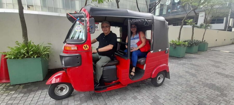 From Negombo: Colombo City Tour by Tuk Tuk with Hotel Pickup - Independence Square and Viharamahadevi Park: moving from symbols to shade