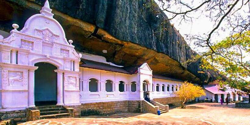 From Sigiriya: Kandy Transfer with Dambulla and Spice Garden - Dambulla Royal Cave Temple and Golden Temple: What the Guide Helps You Notice