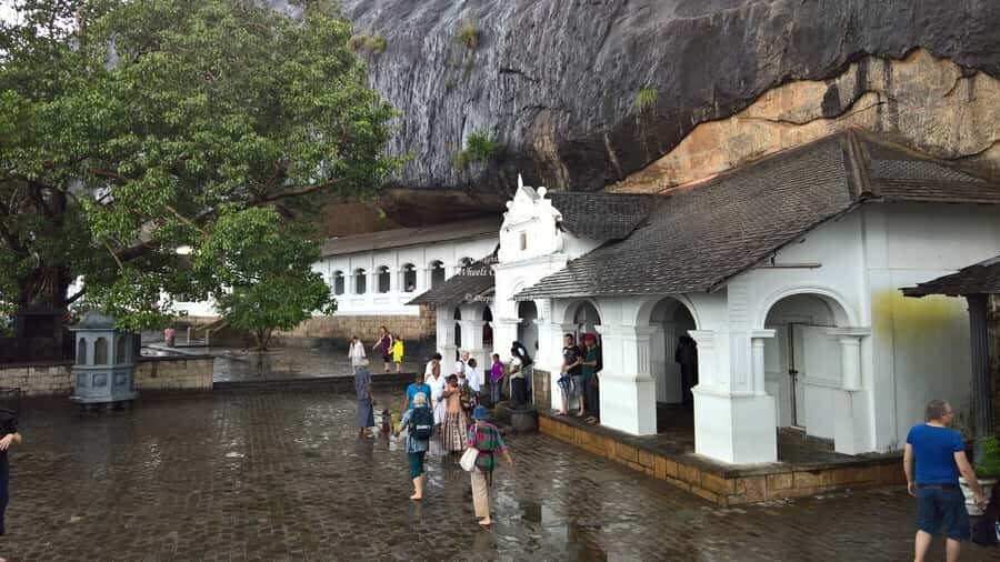From Sigiriya To Kandy Drop Tour - Sri Lanka - Lunch stop and the craft zone: wood carving and batik textiles you can take home