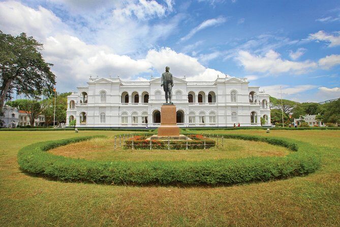 Full Day Colombo City Tour - Independence Square and the WWII-era feeling of planning