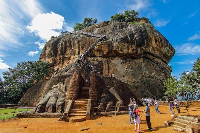 Full Day Tour to Sigiriya & Dambulla from Negombo - Dambulla Cave Temple: art, devotion, and the “don’t rush” mindset