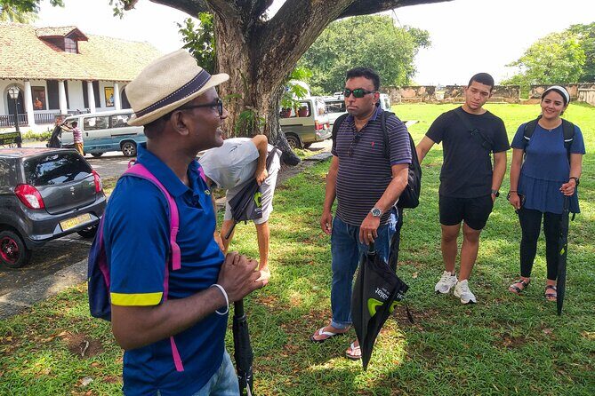 Galle Fort Walk with a Local - The drinks break: tea or king coconut milk, not usually included