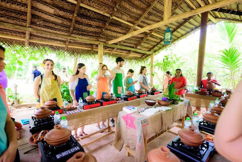 Galle: Sri Lankan Cuisine Cooking Experience - Rolling Roti by Hand and Grinding Coconut for Sambol
