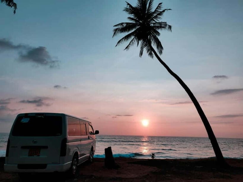 Get a private driver for day tours around Sri Lanka - Kandy and the Temple of the Tooth: culture with a driver’s timing help