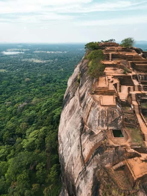 Get a private driver for day tours around Sri Lanka - Galle and Hikkaduwa: seaside history without the transport headache