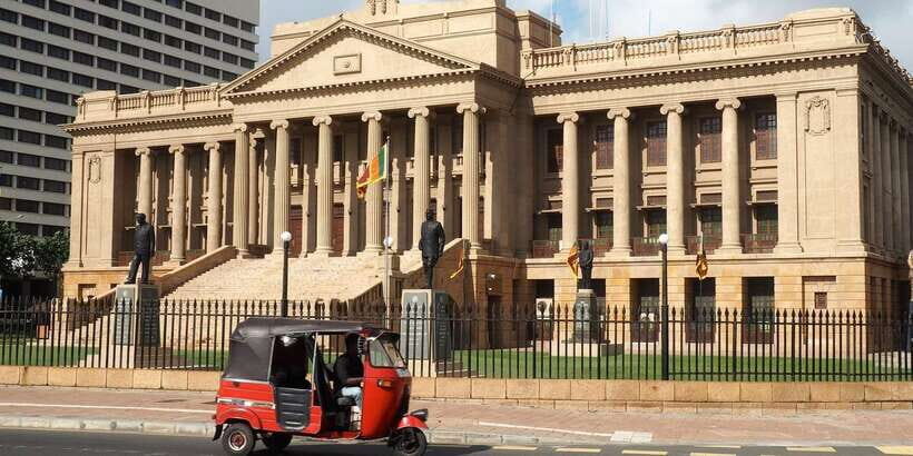 Guided Colombo Half-Day City Tour - Colombo Fort to Pettah: architecture and daily life in one drive