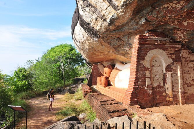 Guided Hike & Picnic with an Amazing View on Pidurangala Rock - Price and value: $29.50 for guided hike + picnic
