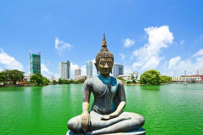 Half Day City Tour of Colombo - Jami Ul-Alfar Mosque: a quick photo stop with real design punch
