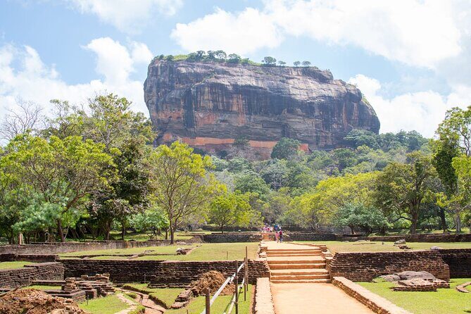 Highlights of Sri Lanka 8 Days Private Tour - Day 5: Nuwara Eliya’s cool hill vibe, Mini Adam’s Peak views, and Nine Arches Bridge