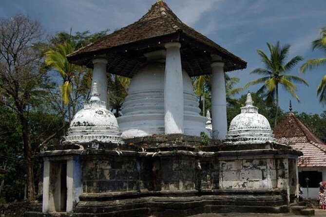 Kandy City Tour - Kandy War Cemetery: A Short, Free, Meaningful Break