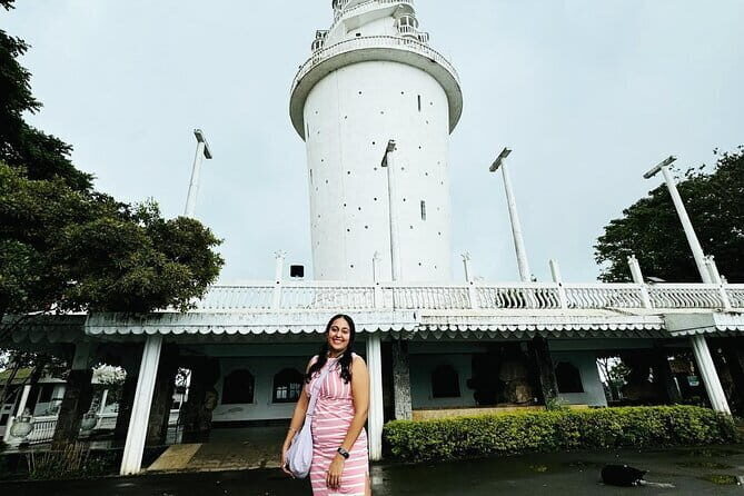 Kandy City Tour & Famous Ambuluwawa Tower with Friendly Chauffeur - The morning start: Temple of the Sacred Tooth Relic, then quick lake breaks