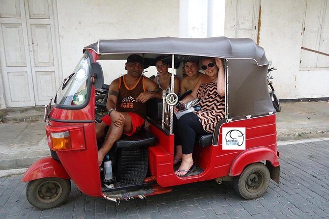 Kandy City Tuk Tuk guide Tour full Day - Stop 2 and 3: Kandy Lake (Kiri Muhuda) and the viewpoint for easy walking breaks