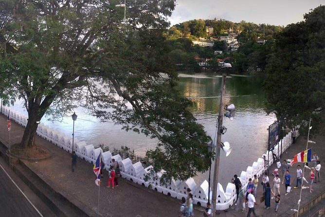 Kandy Full-Day Tour - Stop 4: Kandy Lake viewpoints and a bit of walking