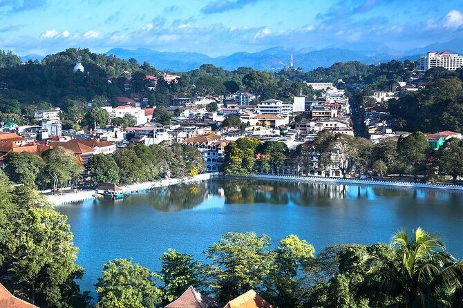 Kandy Heritage City Tour by tuktuk - Kandy View Point and Kandy Lake: set your bearings early