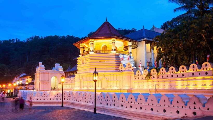 Kandy Private City Tour With Local Guide - Temple of the Sacred Tooth Relic: the heart of the day
