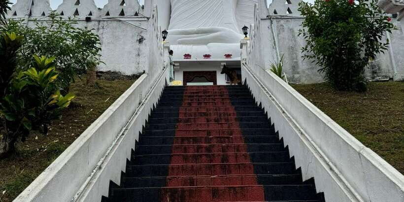Kandy: Private Guided Tour with Local Highlights by Tuk Tuk - Efficient Kandy touring: how tuk tuk timing really works